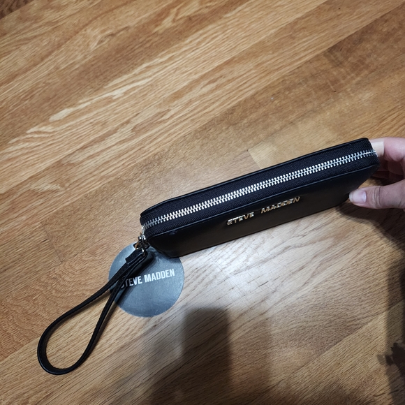 Steve Madden Black Wristlet Wallet - Picture 2 of 7